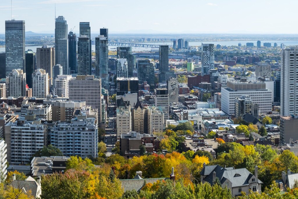 Vue scénique de la ville de Montréal ensoleillée