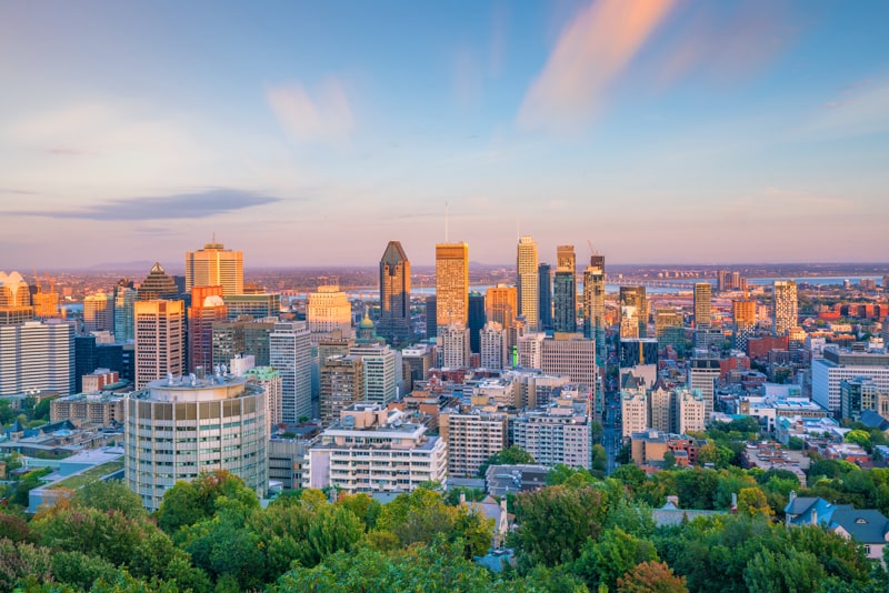 Vue scénique de la ville de Montréal au coucher de soleil